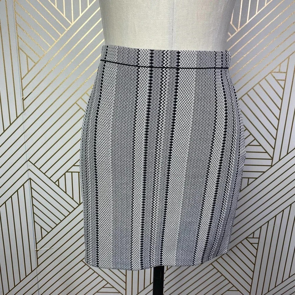 Theory Nellida Zig-Zag Stripe Mini Knit Skirt in Black & Cream Size US Small - Picture 2 of 12